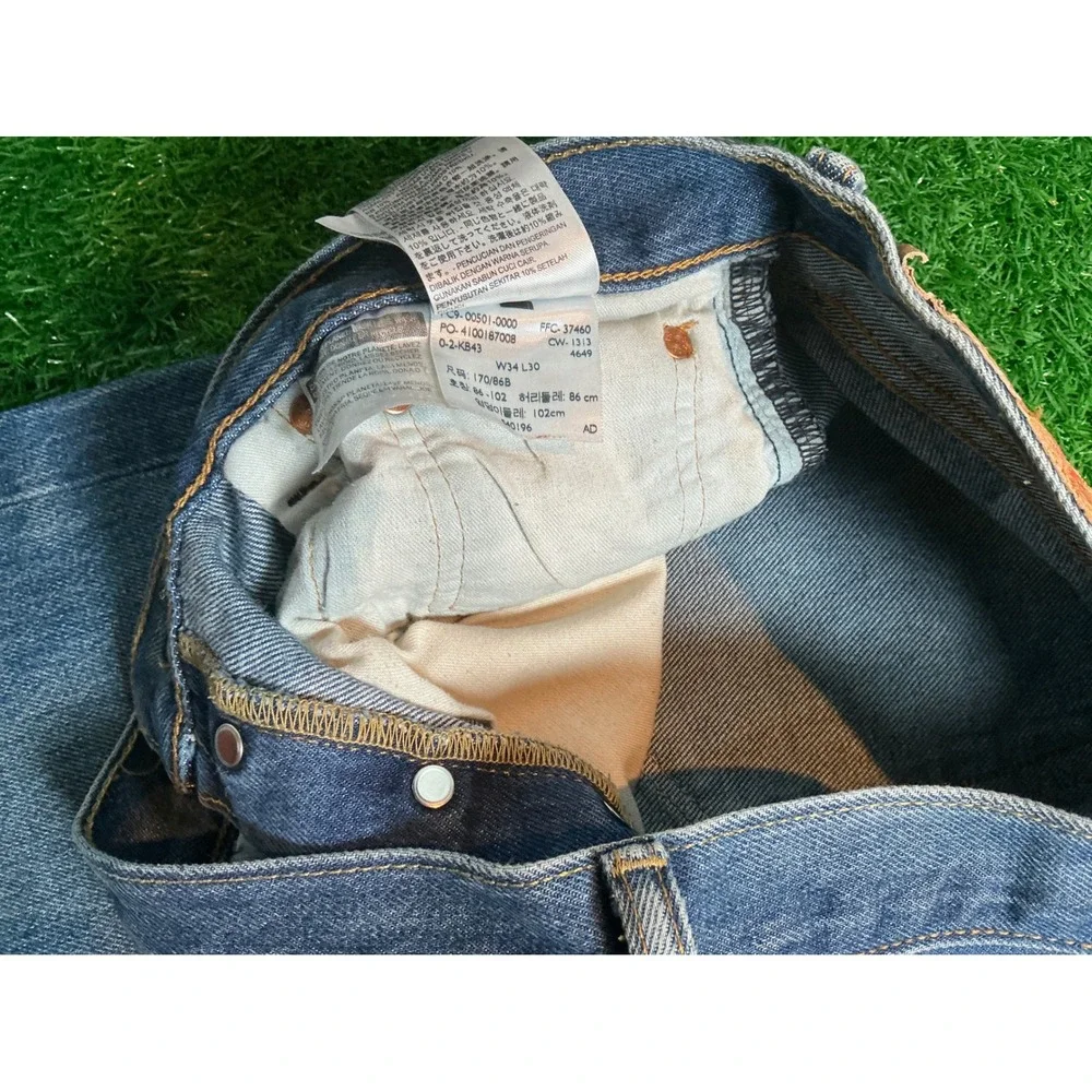 Levis 501 Original Fit Jeans Mens 34x30 Blue Denim Button Fly Straight Leg 00501